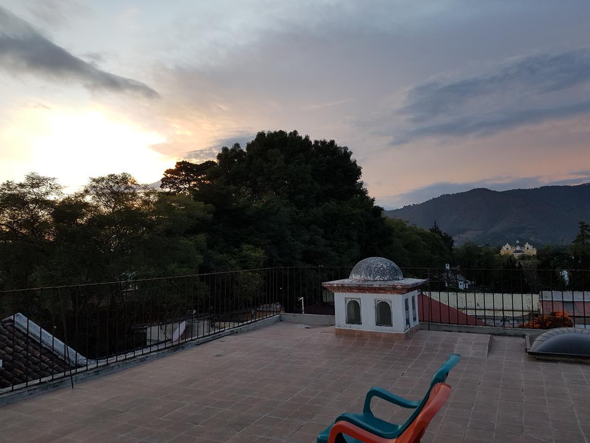 La Casa De La Alameda Bed & Breakfast Antigua Ngoại thất bức ảnh