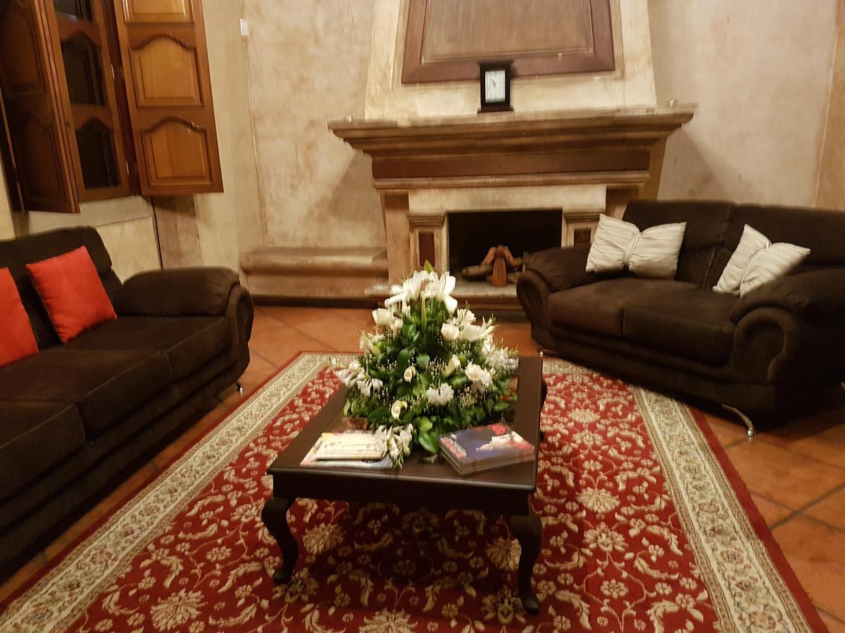 La Casa De La Alameda Bed & Breakfast Antigua Ngoại thất bức ảnh