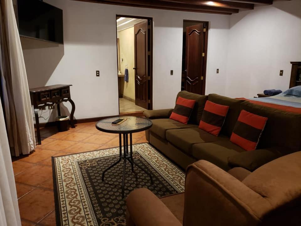 La Casa De La Alameda Bed & Breakfast Antigua Ngoại thất bức ảnh