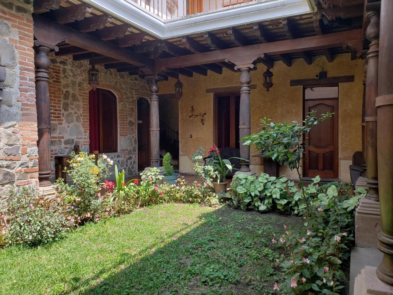 La Casa De La Alameda Bed & Breakfast Antigua Ngoại thất bức ảnh