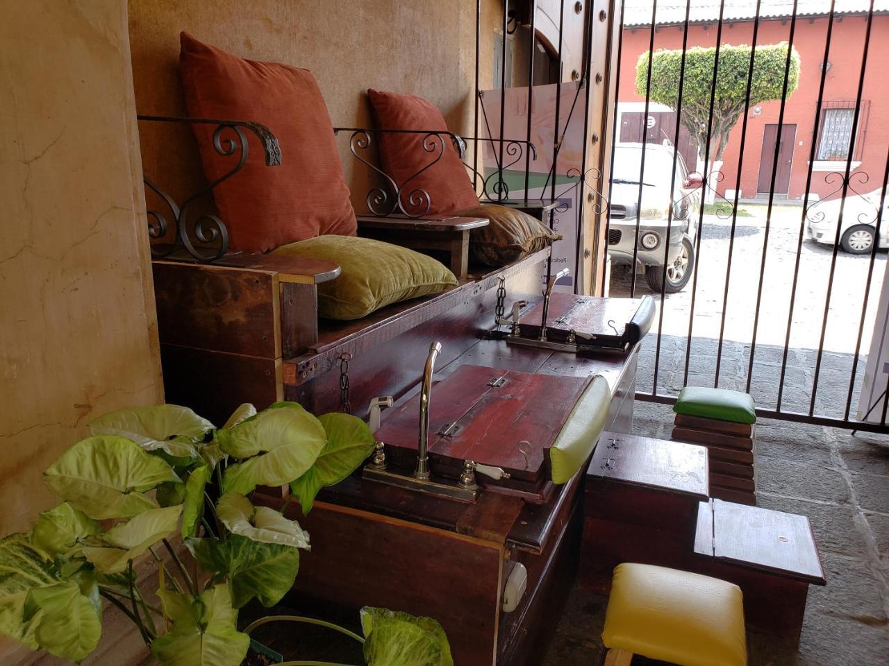 La Casa De La Alameda Bed & Breakfast Antigua Ngoại thất bức ảnh