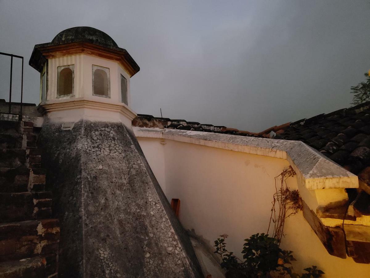 La Casa De La Alameda Bed & Breakfast Antigua Ngoại thất bức ảnh