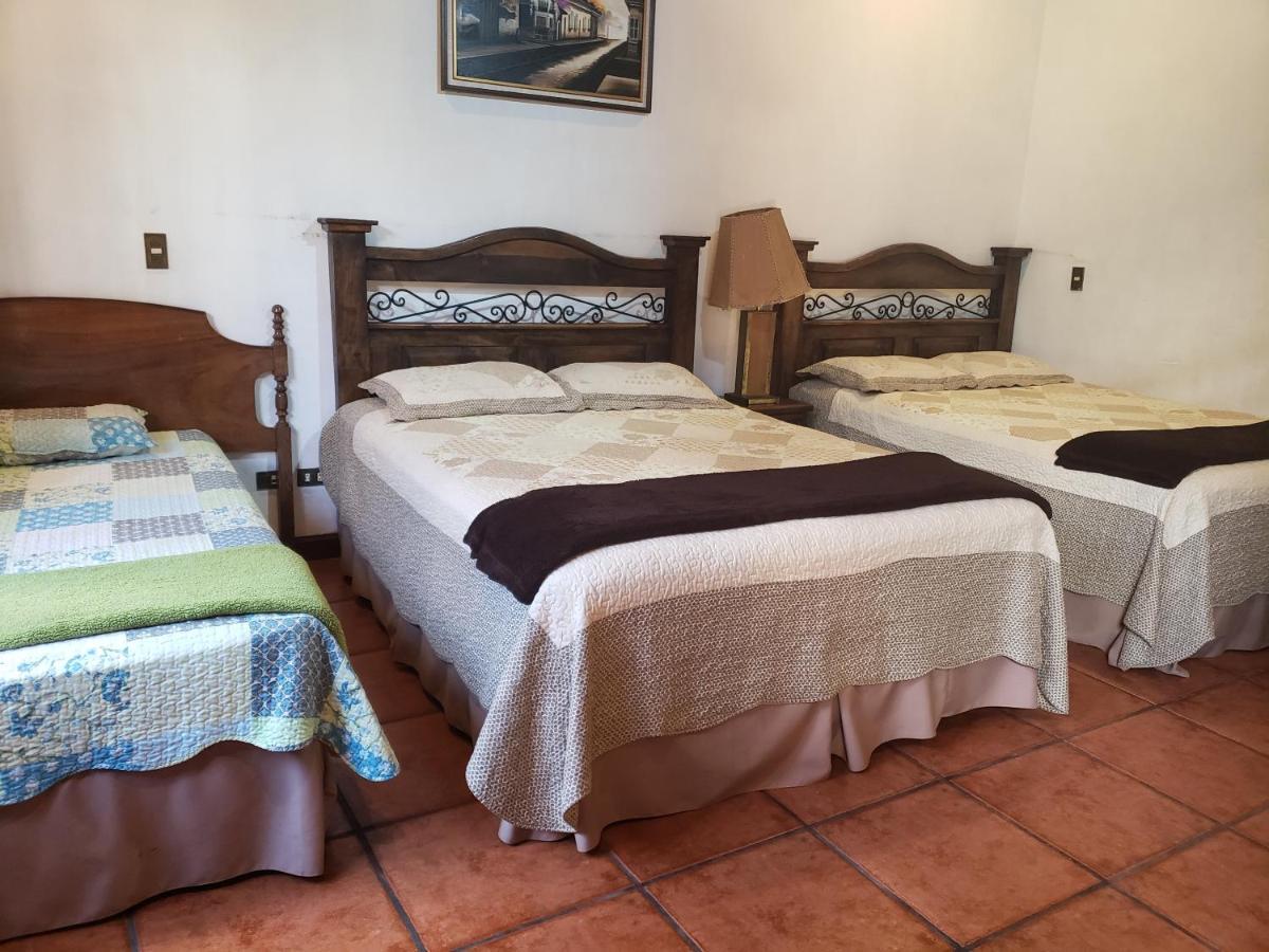 La Casa De La Alameda Bed & Breakfast Antigua Ngoại thất bức ảnh