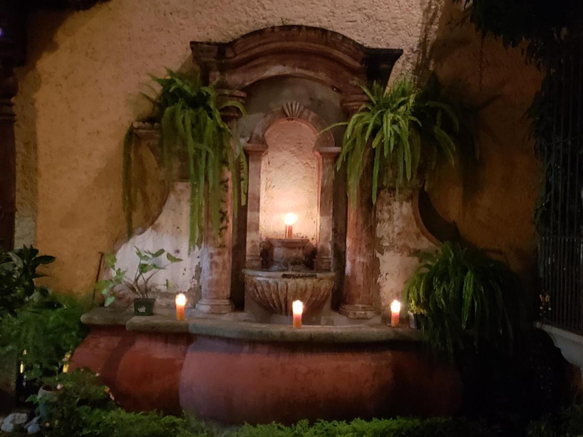 La Casa De La Alameda Bed & Breakfast Antigua Ngoại thất bức ảnh