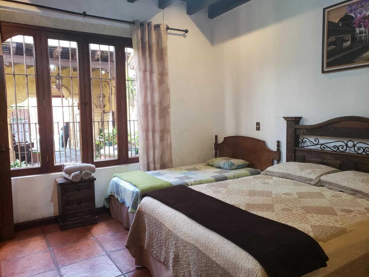 La Casa De La Alameda Bed & Breakfast Antigua Ngoại thất bức ảnh