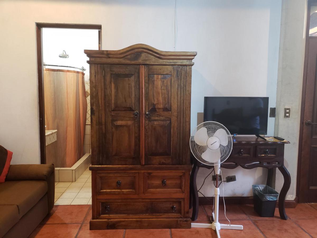 La Casa De La Alameda Bed & Breakfast Antigua Ngoại thất bức ảnh